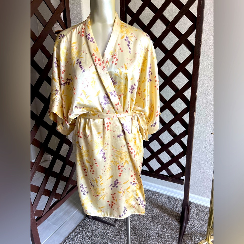 Morgan Taylor Robe - Picture 2 of 5